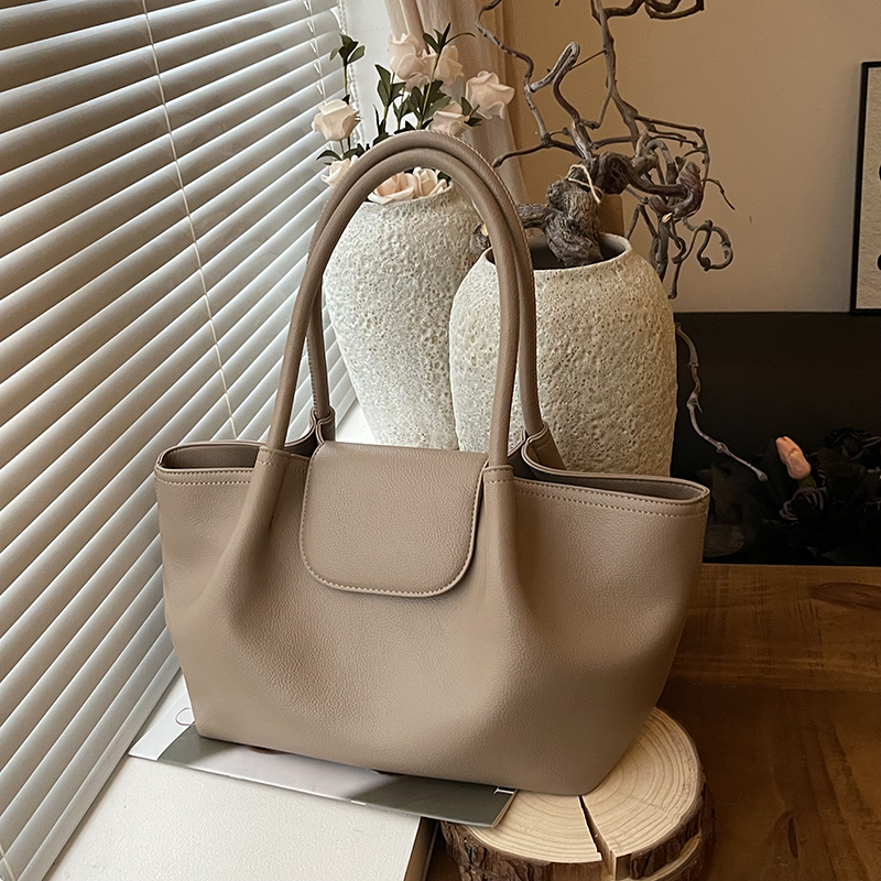 2025 New Fashionable Student Phone Bag with Large Capacity, Advanced Versatile, Leisure, Simple, and Niche Features for Women's Shopping, Commuti