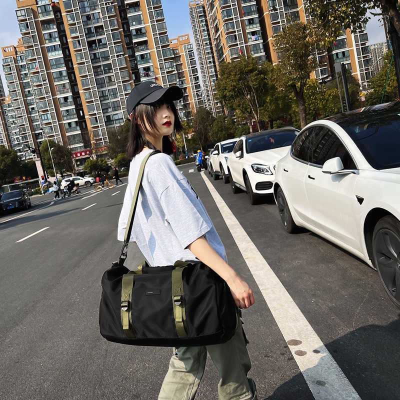 Large Capacity Storage Bag for Men, New Handheld Versatile Trendy Crossbody Sports Bag, Fashionable Short Trip Lightweight Travel Bag 250415