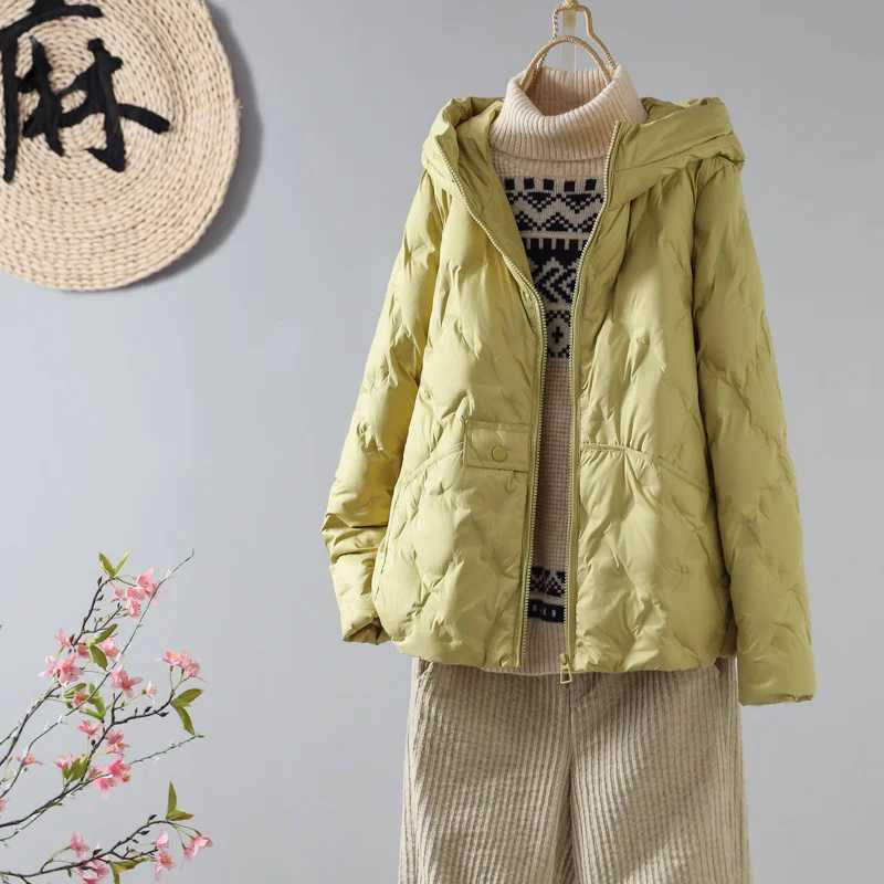 Autumn Women Ultra Light Puffer Jacket Short Loose Warm Casual Outwear With Hood Female 90 White Duck Down Coat W251016