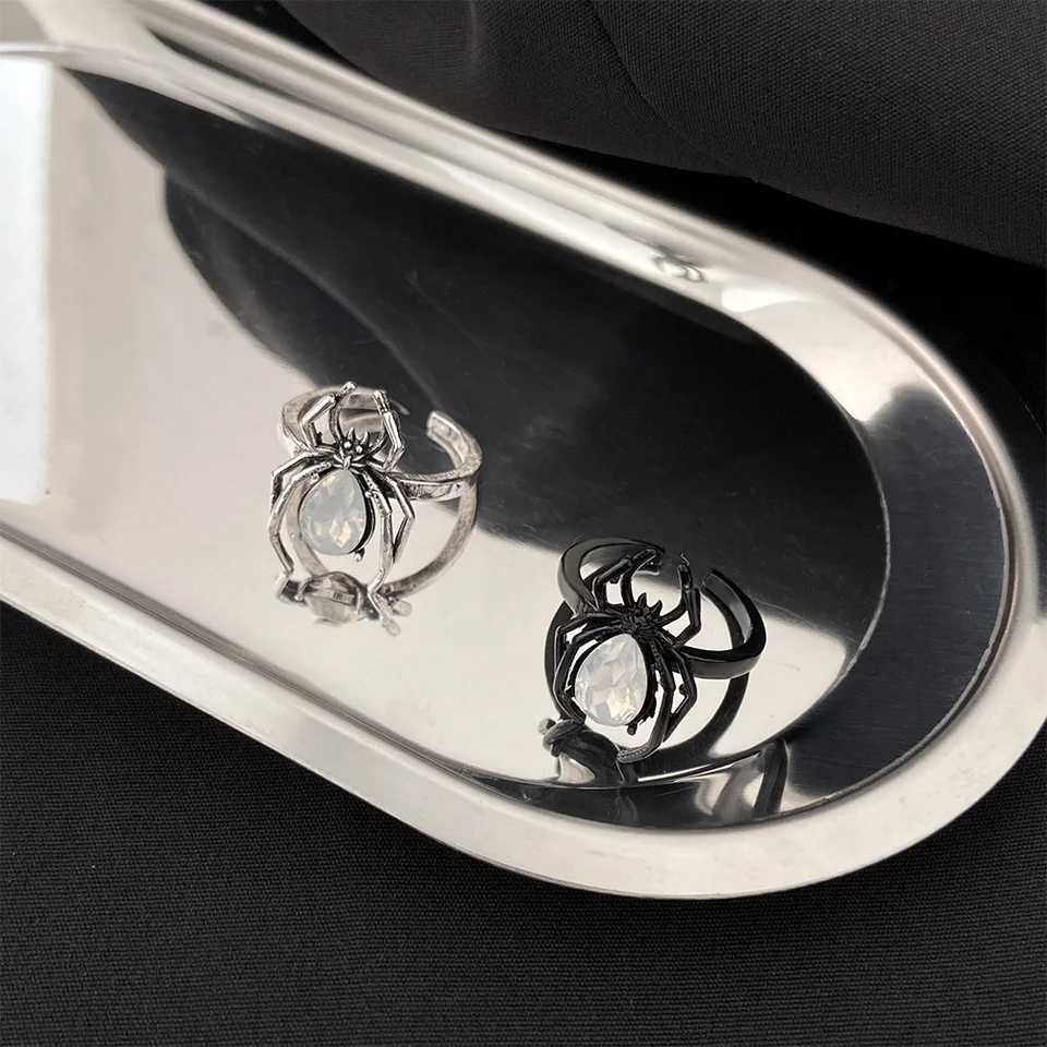 Vintage Halloween Gothic Punk Spider Rings For Women Men Insect Animal Ring Crystal Stone Opening Ring Party Jewelry Gift Z251017