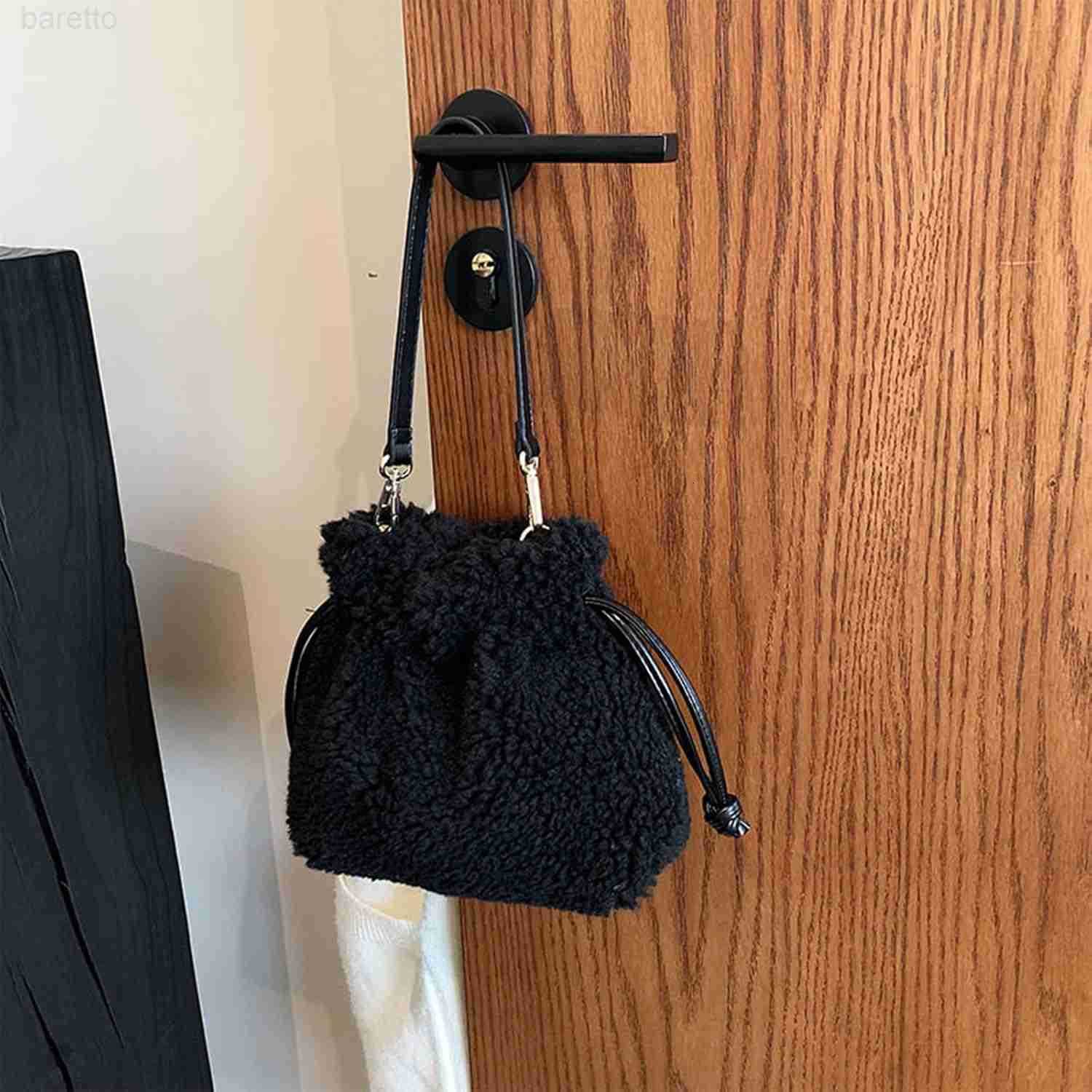 Fluffy Purse Faux Fur Purses for Women Furry Crossbody Bucket Bags Fuzzy Shoulder Tote Bag Z251017