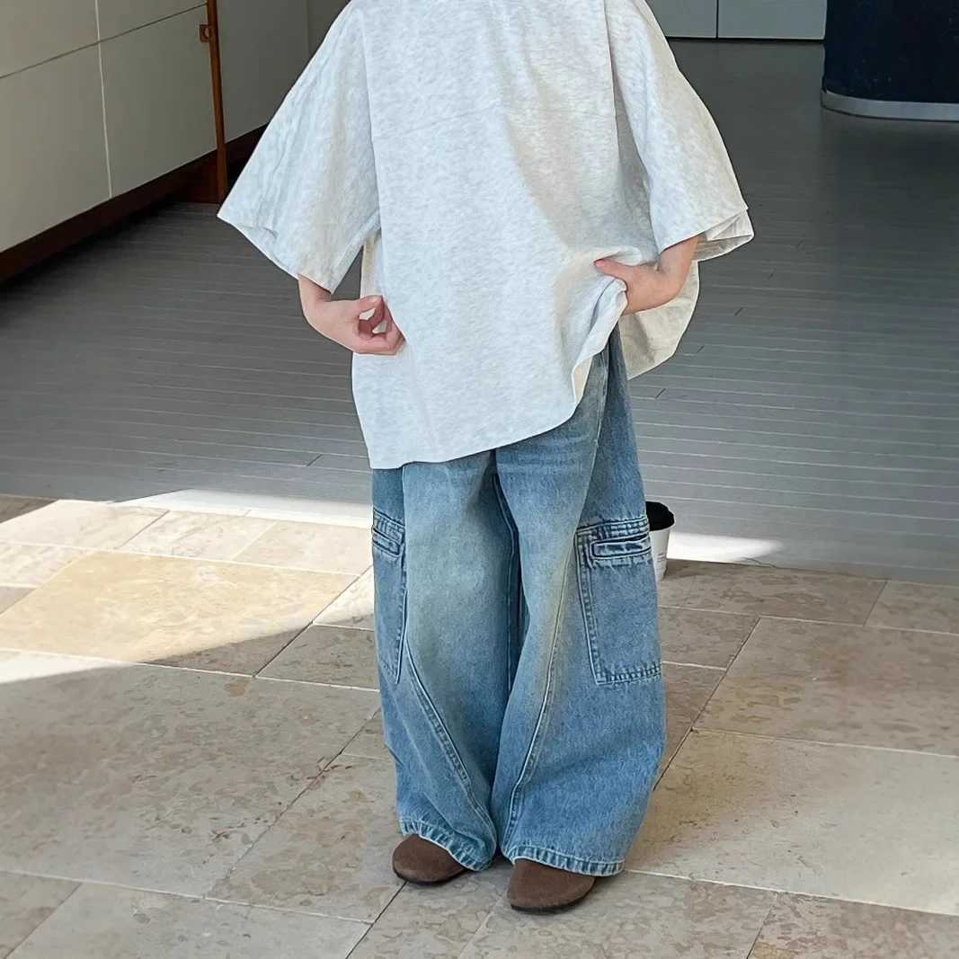 2025 Spring New Korean Edition Childrens Loose Design Straight Leg Jeans Versatile Wide Leg Casual Pants for Boys and GirlsT251017