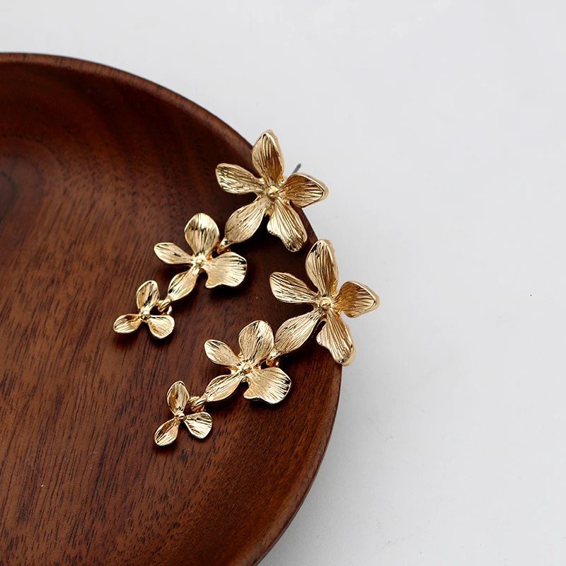 Three Metal Flowers Earrings For Women Long Drop Fashion Cute Jewelry Trendy Textured s Gifts Party Accessories MQ012 251016