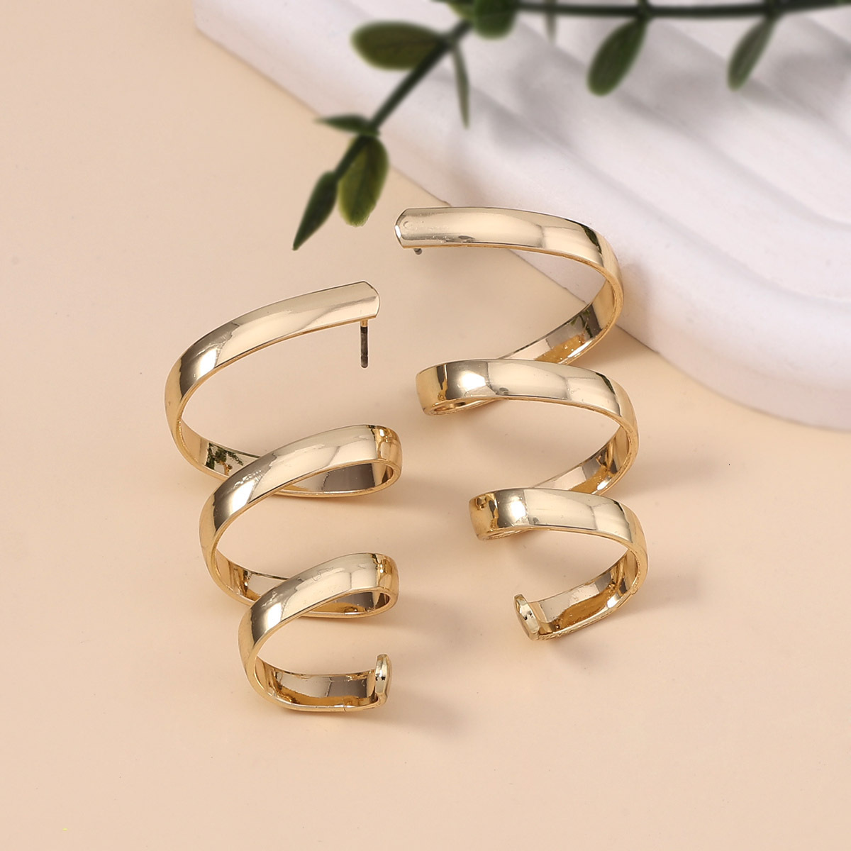 Alloy luxury earrings High-End Design Women's Earrings Fashion Simple Elegant Earrings designer for women free shipping