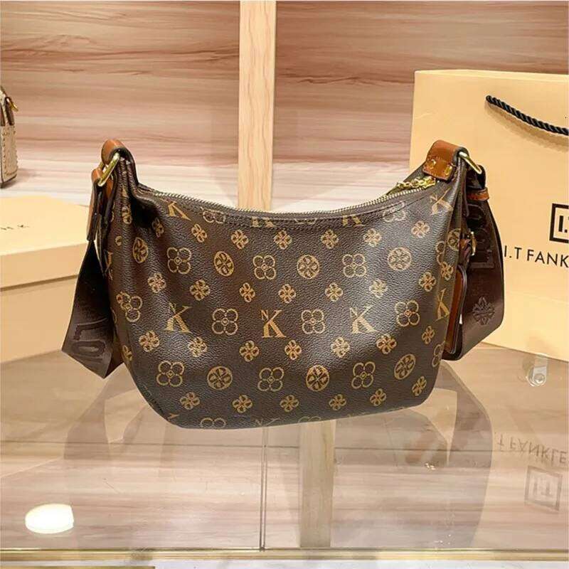 Brand Women's 2025 New Retro Shoulder Large Capacity Texture Crossbody Dumpling Bag Trendy