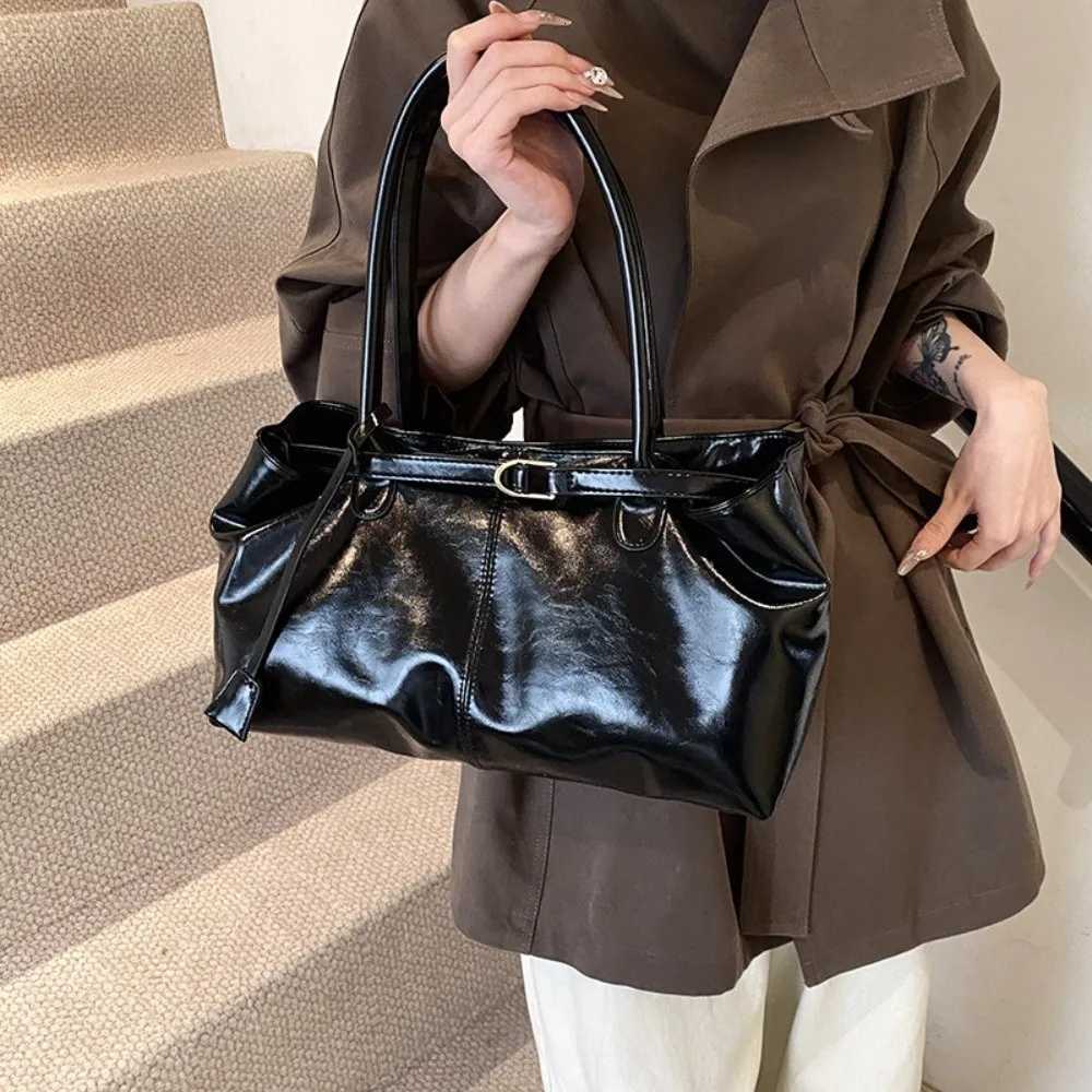 Fi New Oil PU Leather Handbag Large Capacity Mtifunctial Shoder Bag Wen Casual Tote Bag Underarm Bag for Wen 1 D2510171