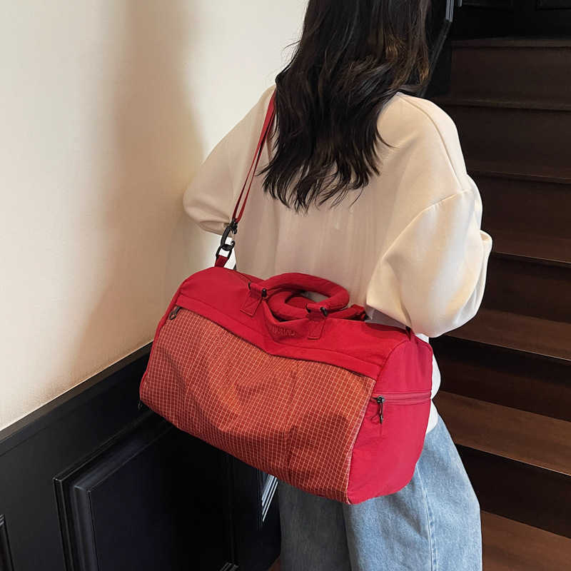 New multifunctional lightweight stylish gym bag outdoor casual fashion tote large capacity travel bag for men 250415