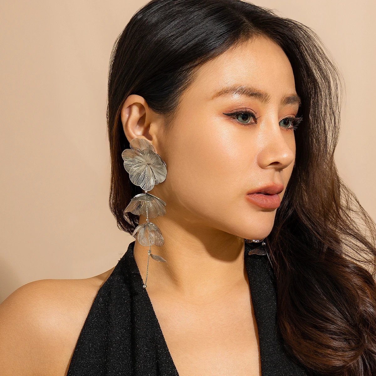 Exaggerated Gold Color Big Petal Flower Drop Earrings for Women Classic Metal Long Hanging Piercing Earrings Y2K Accessories 251016