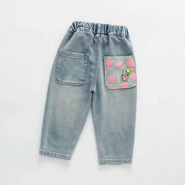 Girls Cartoon Pocket Jeans 2025 Spring and Autumn New Children Loose Korean Baby Casual Girl Fashionable Radish Denim PantsT251017