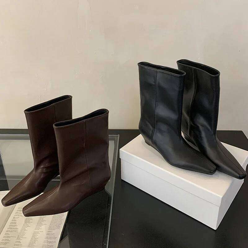 2026 Fashion Soft Leather Pointed Toe Women Ankle Boots Designer Vintage Wedges Heel Concise Shoes Modern Ladies Botas