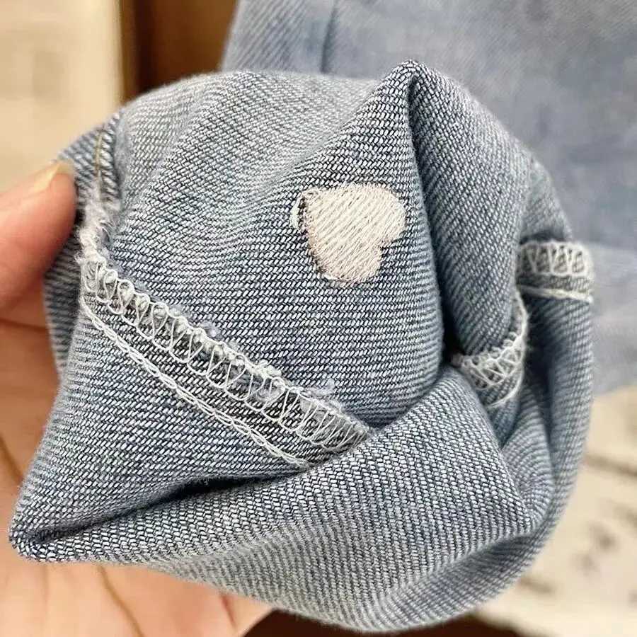 Childrens Straight leg Jeans Spring and Autumn New Collection Girls Love Embroidered Water Washed Soft Jeans Baby PantsT251017