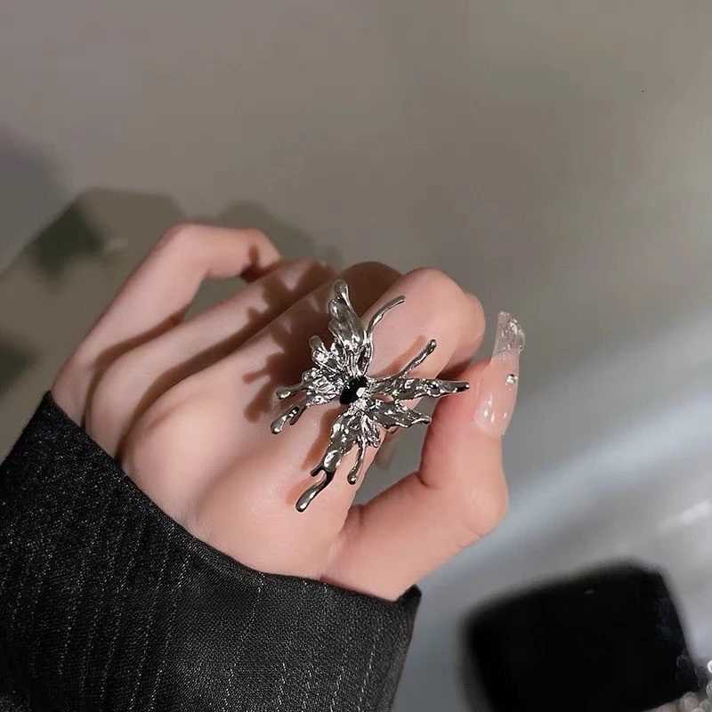 Trendy Punk Irregular Butterfly Rings for Women Metal Liquid Dissolved Aesthetic Egirl Gothic Insect Open Rings Jewelry Z251017