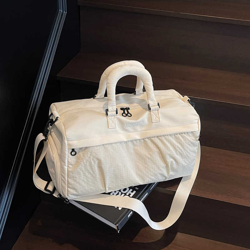 New multifunctional lightweight stylish gym bag outdoor casual fashion tote large capacity travel bag for men 250415