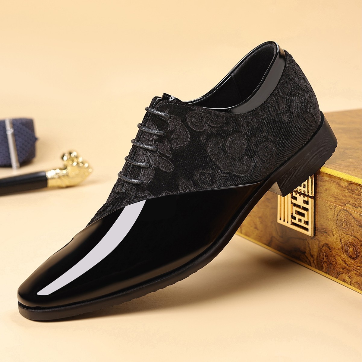 Quick Dispatch 2539 Glossy Business Pointed Leather Shoes Four Seasons Trendy DJ Shoes Hairstylist Mens Shoes 251017