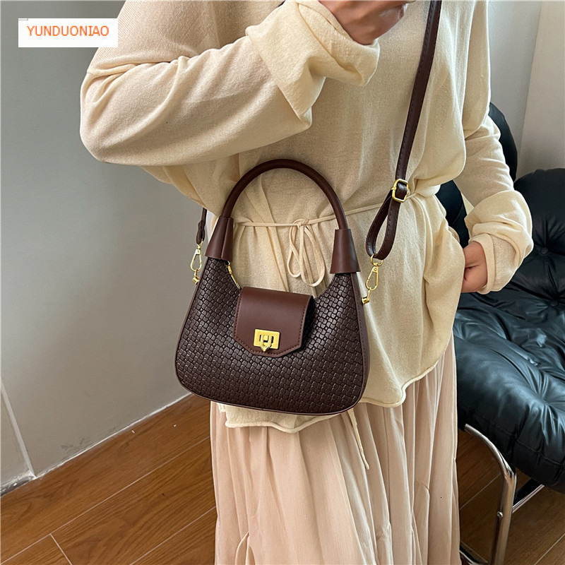 New fashionable women's shoulder bag autumn and winter designer bag fashionable and elegant style women's crossbody bag luxury handbag