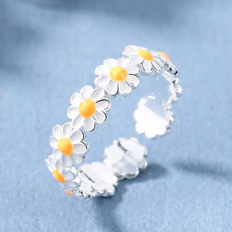Fashion Vintage Daisy Flower Rings For Women Style Adjustable Opening Finger Ring Bride Wedding Engagement Statement Jewelry Z251017