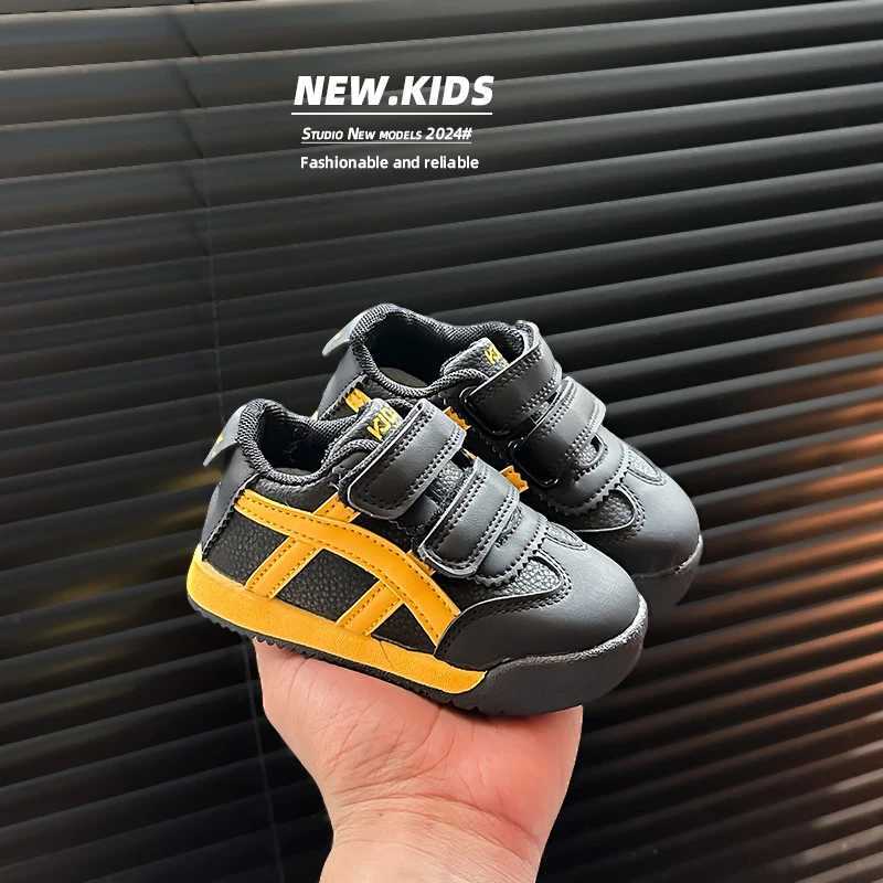 Childrens Sneakers Girls Four Seasons Soft Childrens Shoes Silver Boys Nonslip Shoes 26 Years Old Leather Kids Single ShoesT251017