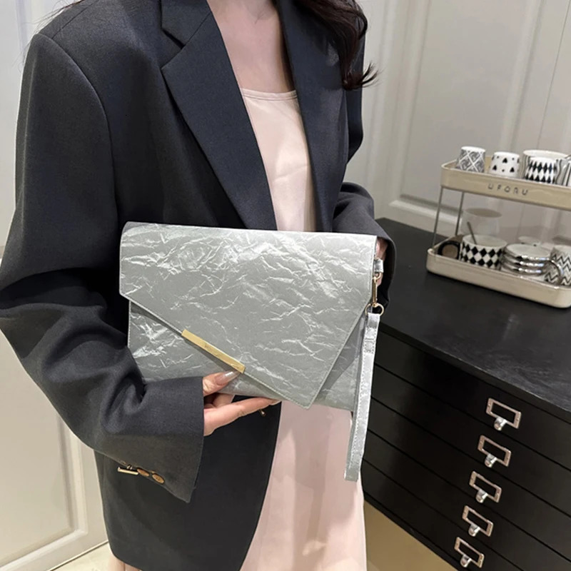 Fashion Women Clutch Soft PU Leather Solid Color Evelope Bag Wristlet Bags Female Small Handbags Day Clutches Evening Party 251014