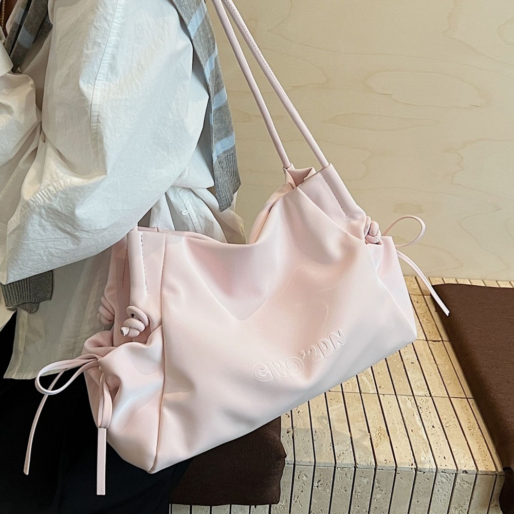 Fashionable High-Sense Womens Shoulder Bag: Spacious Commuting Companion with Comfortable Straps