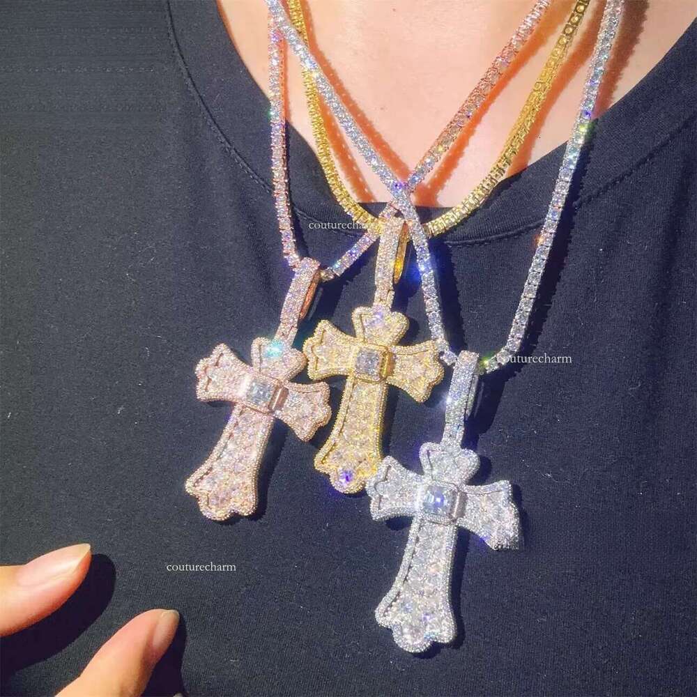Custom Hip Hop Dia VVS Color Sterling Sier Iced Fine Jewelry Moissanite Cross Pendant