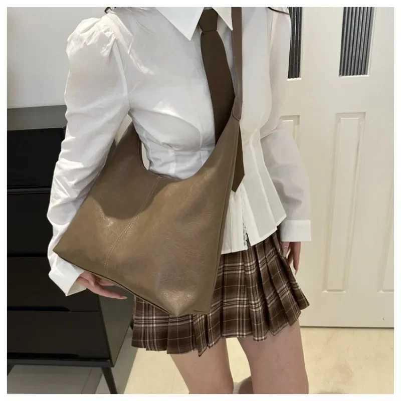2025 Crossbody Bag Fi Korean Versi Large Capacity Wens Handbag Simple Casual Cmuting PU Leather Shoder Tote Bags1 D251017