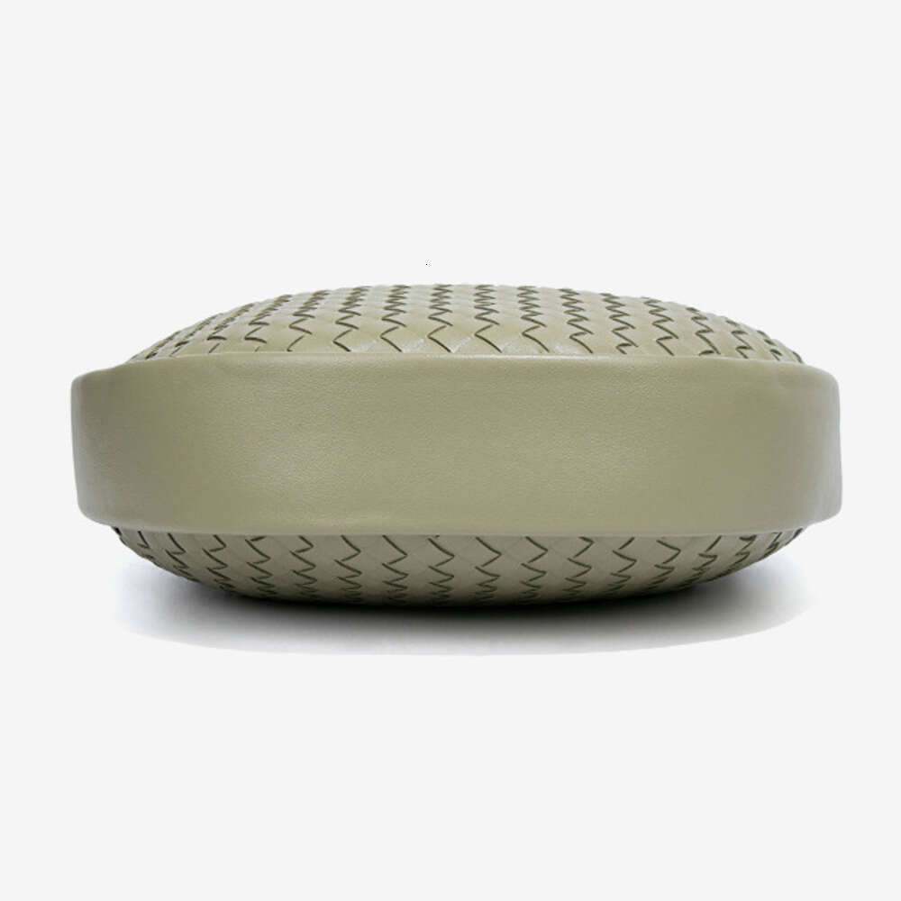 New French Style High-End Hand-Woven Light Luxury Simple Shoulder Underarm Crescent Bag Commuting Versatile Handbag