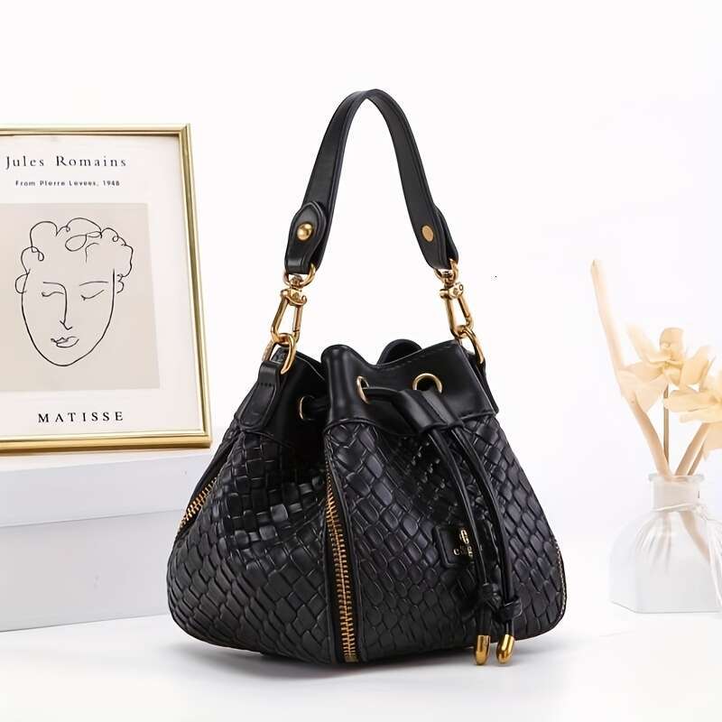 Crossbody Gift Niche Design Women's New Fashion Commuting High-End Woven Bucket Bag