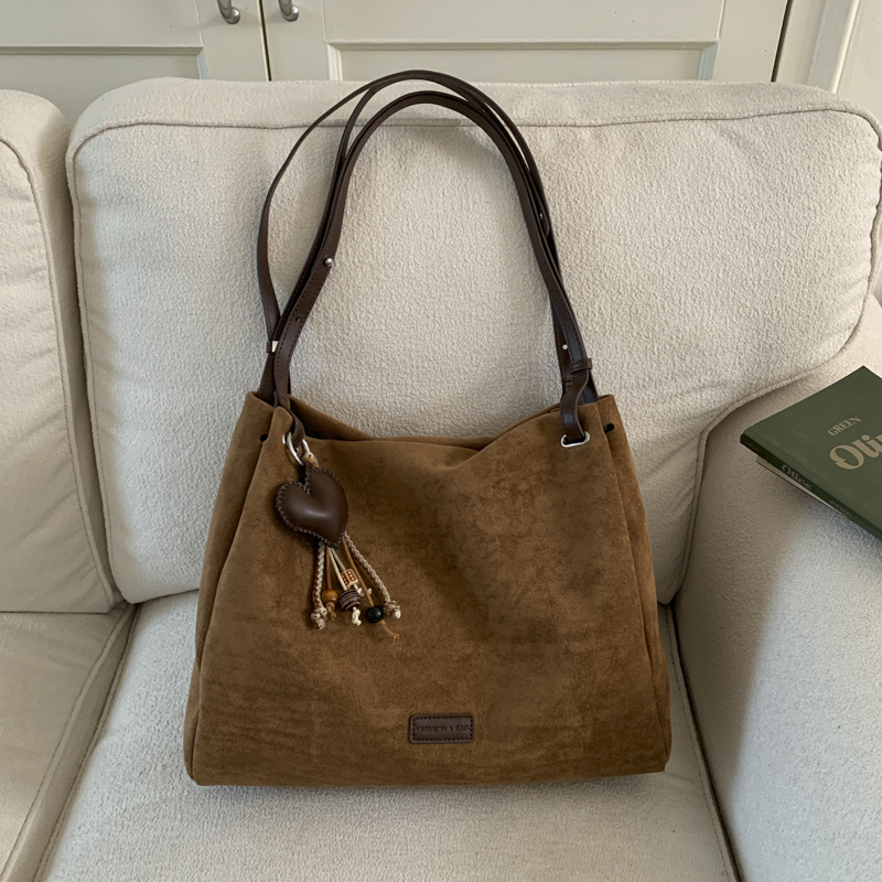 New fashionable student phone bag with large capacity, advanced versatility, casual simplicity, niche shopping, commuting, women's shoulder backp