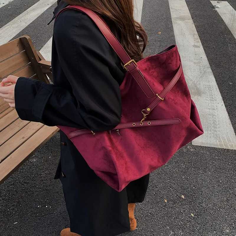 LEFTSIDE Wen Large Capacity Suede Shoder Bag 2025 Winter Soft Tote Bag Luxury Designer Fem High Capacity Brand Handbags D251017