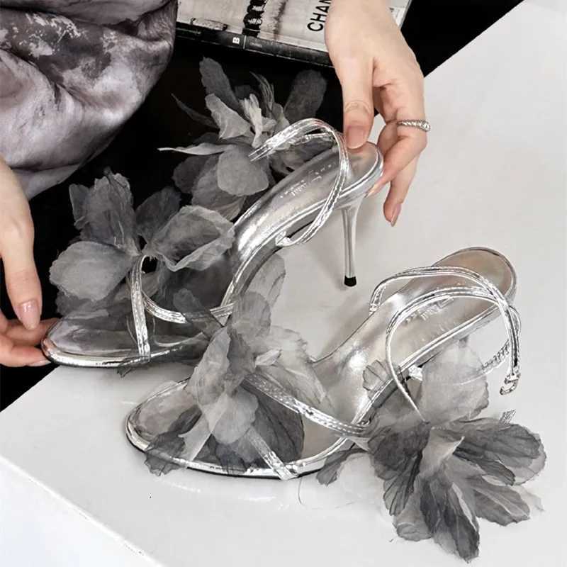 Luxury Rhinestone Buckle Flower Women Sandals Sexy Open Toe Narrow Band Designer Brand Sandals Fashion Pointed Toe Slide Sandals Z251015