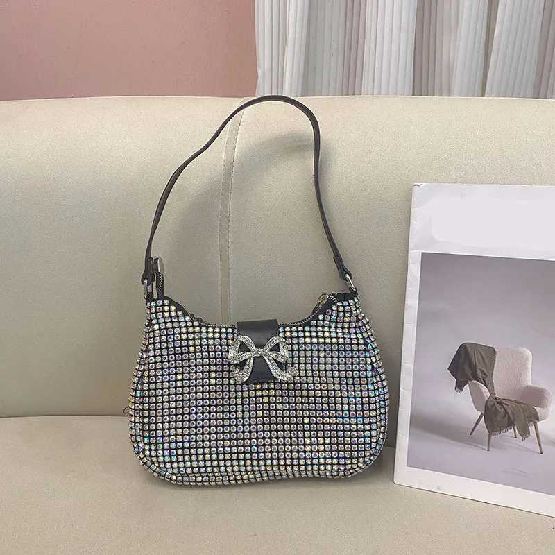 Full of water Diamond Celebrity Personality Pillow Bag Banquet Bento Boston Pearl Clutch Messenger Bag Z251017