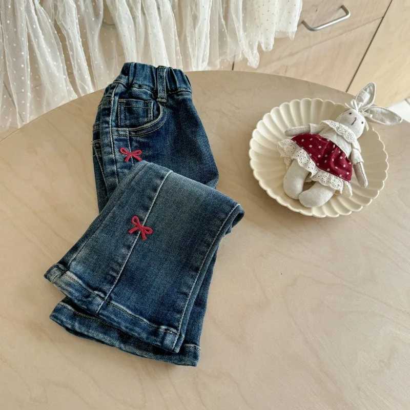 Girls Jeans 2025 Autumn New Style Westernstyle Bow Korean Casual Childrens Denim Bell Bottom Pants Daily WearT251017