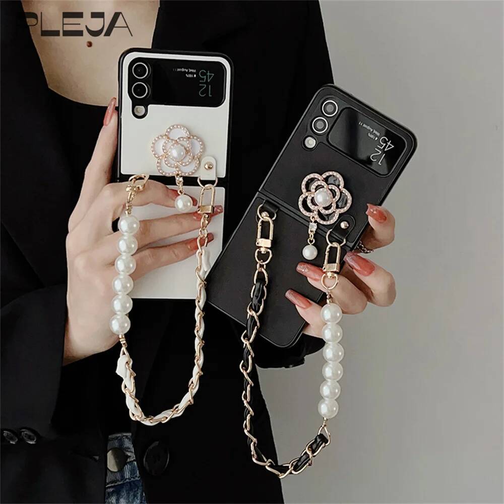 Pearl Bracelet Chain Phone Case For Samsung Galaxy Z Flip 4 3 Flip3 Flip4 5G Korean Cute Camellia Flower Leather Cover