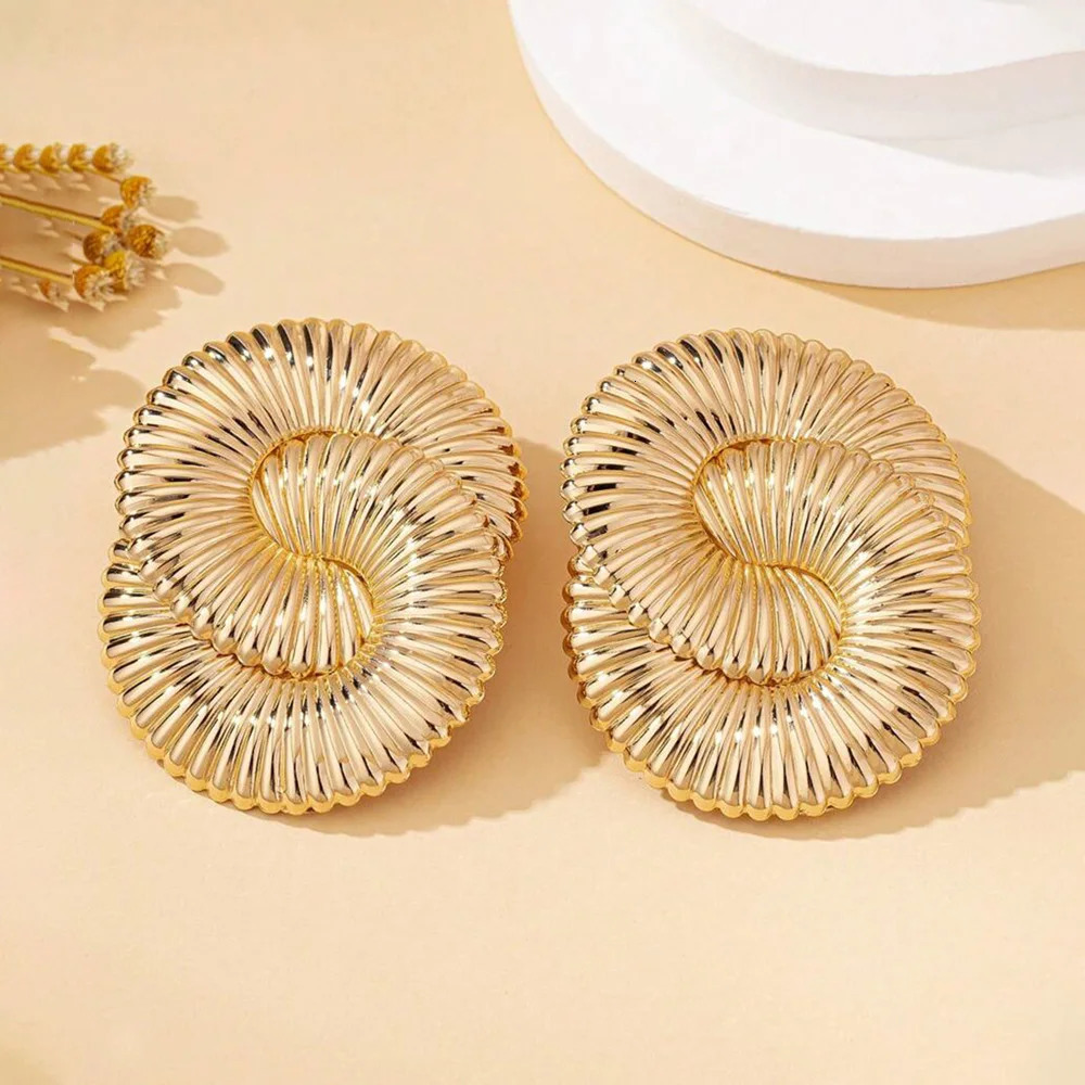 Factory Direct Sales Personalized Fashionable Metal Twisted Corrugated Exaggerated Temperament Womens Earrings 251016