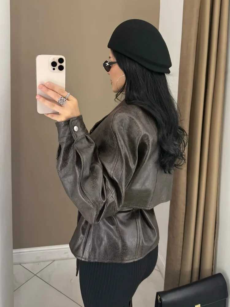 Retro Solid Lapel Collar Leather Short Jacket Women Long Sleeve Belted Zipper Pocket Loose Outerwear 2025 New Autumn Daily CoatsT251017