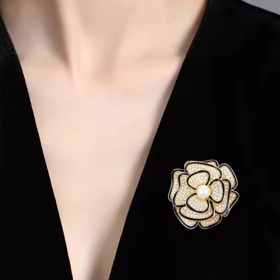 luxury designer camellia small fragrance style luxurious exquisite brooch design sense niche spring autumn coat pin accessory for women