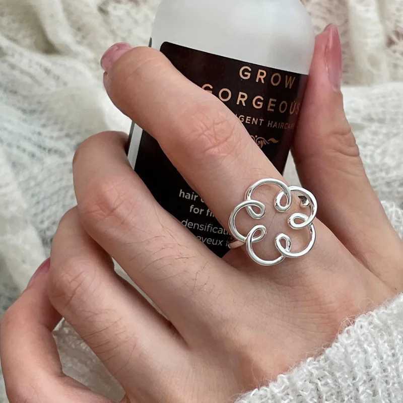 Silver Color Flower Geometric Rings For Women Girl Minimalist Exaggerated Sweet Elegant Handmade Engagement Jewelry Gift Z251017