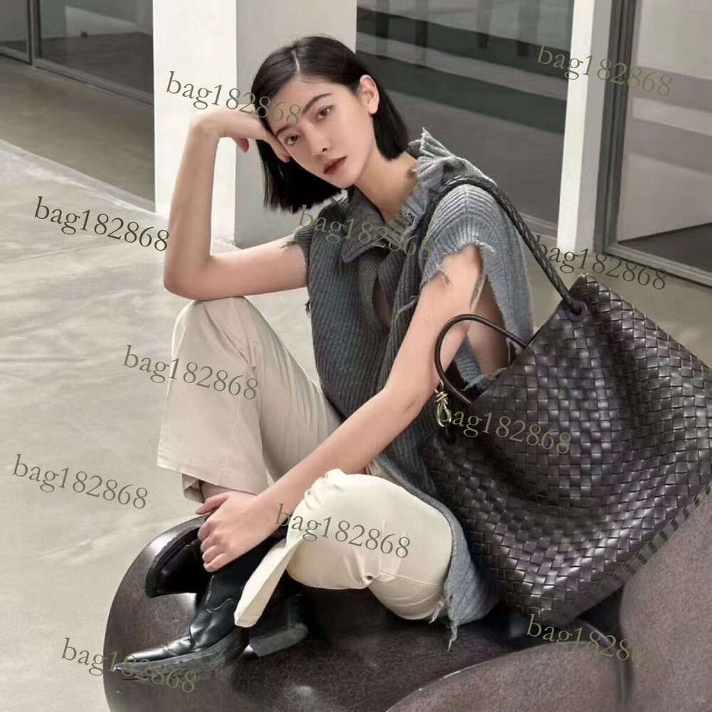 Designer Bag Tote Bag Shoulder Bag Woven Extra Tote Casual Travel Large Capacity Niche Handbag Magnetic Buckle Shoulder Bag For Women