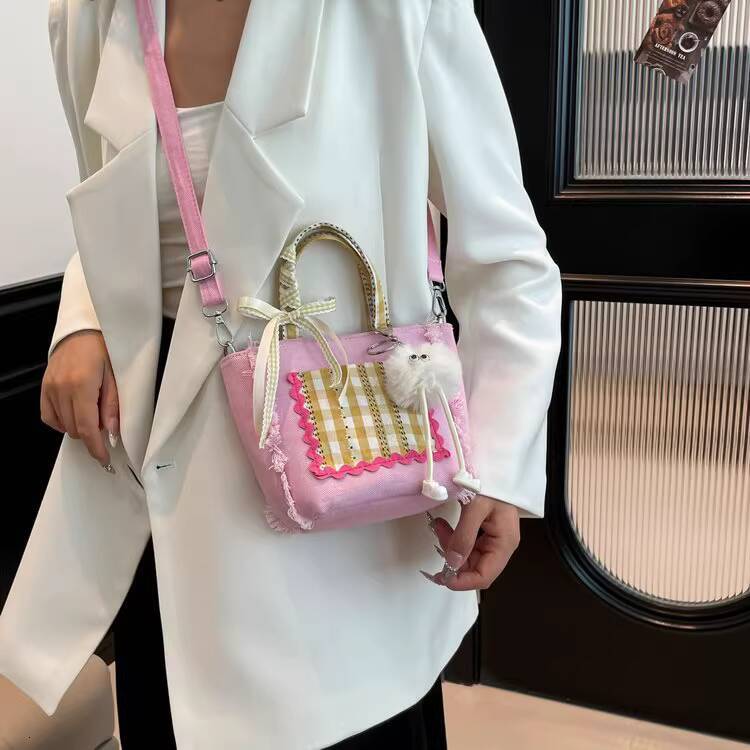 Cute Girl Handbag 2025 New Autumn Winter Sweet Style Small Square Fashionable Shoulder High-end Crossbody Bag