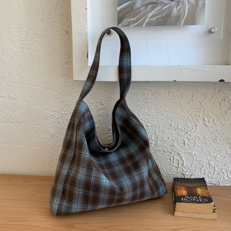 Autumn women's fashionable compact phone bag with large capacity function, new high-end versatile casual simple shopping commuting shoulder bag