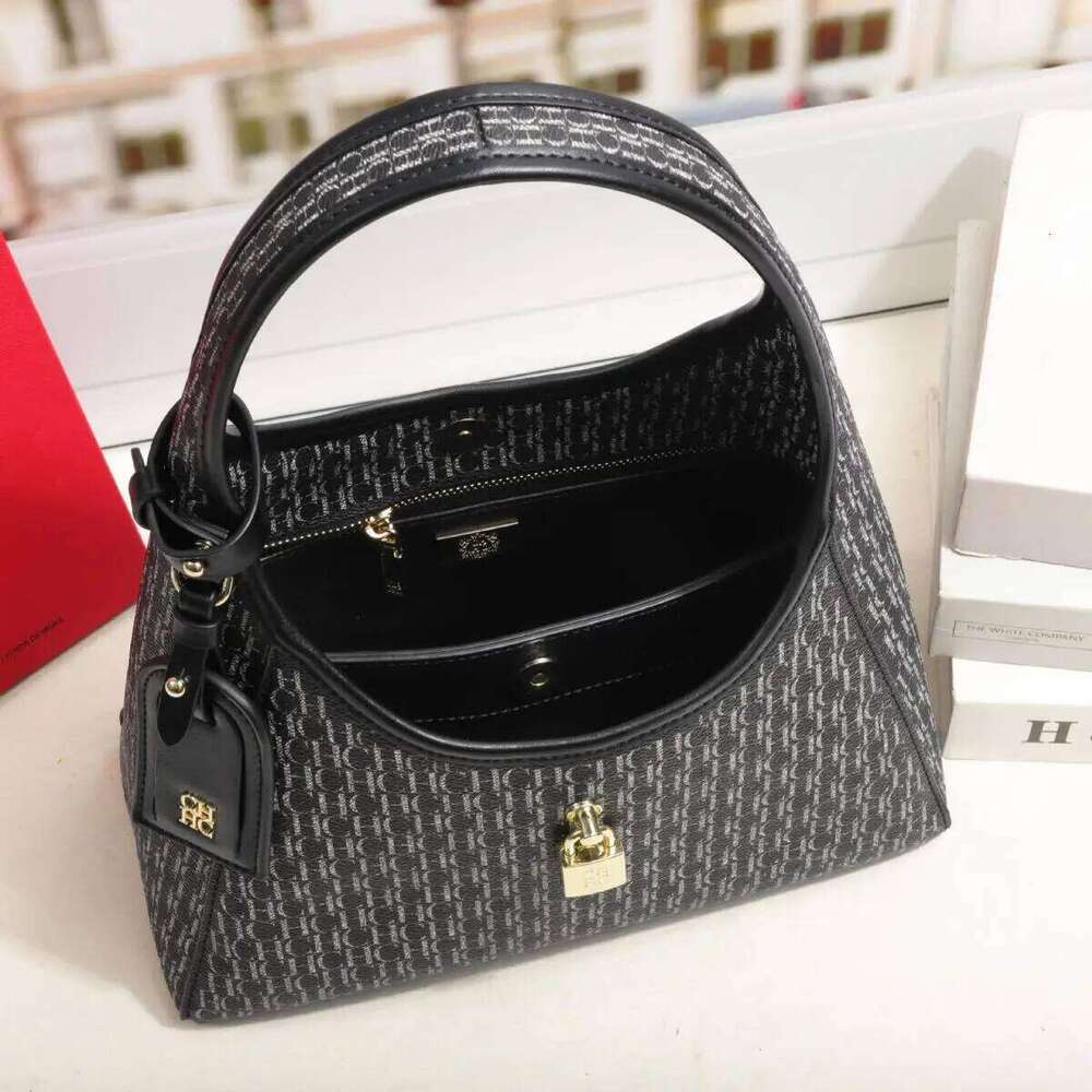 Cross Border Niche Handbag 2025 New Versatile Fashionable Printed Crescent Shaped Women's Shoulder Bag