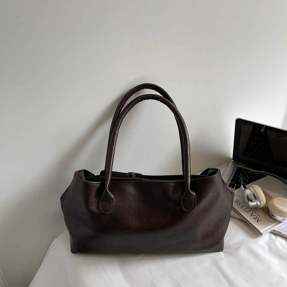 Ladies LargeCapacity New Autumn and Winter Niche Design Single Shoder Underarm Bag Casual Work Cmute Bag1 D251017