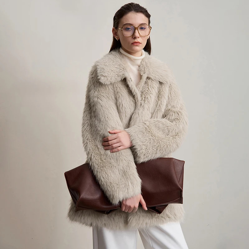 AMII Winter Fur Coat 2025 Autumn TurnDown Collar Versatile Coat Woman Long Sleeves Loose Casual Womens Outerwear 12554008 251013