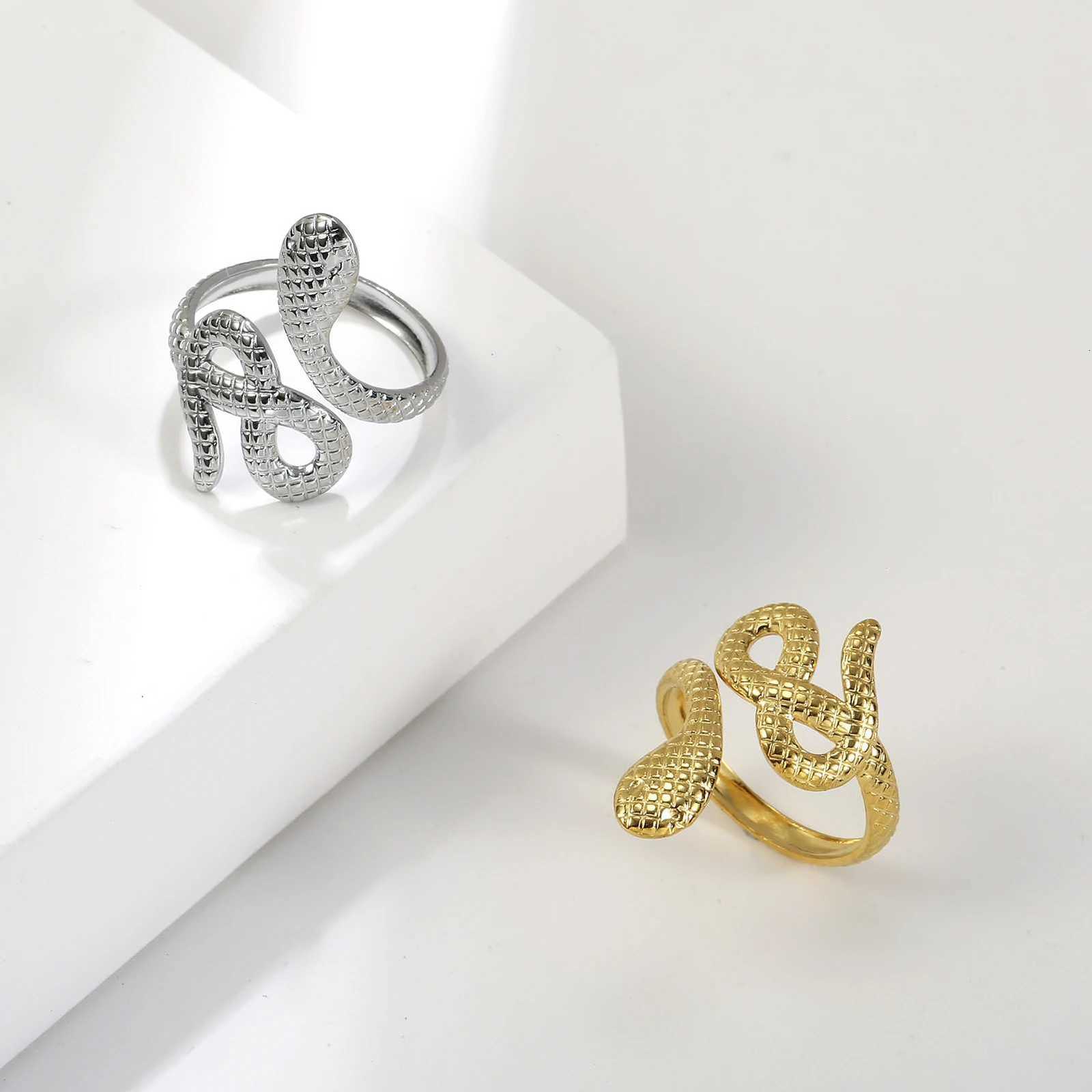 Skyrim Stainless Steel Snake Rings for Women Men Gold Color Finger Rings Punk Serpent Animal Party Jewelry Gift WholesaleW251017