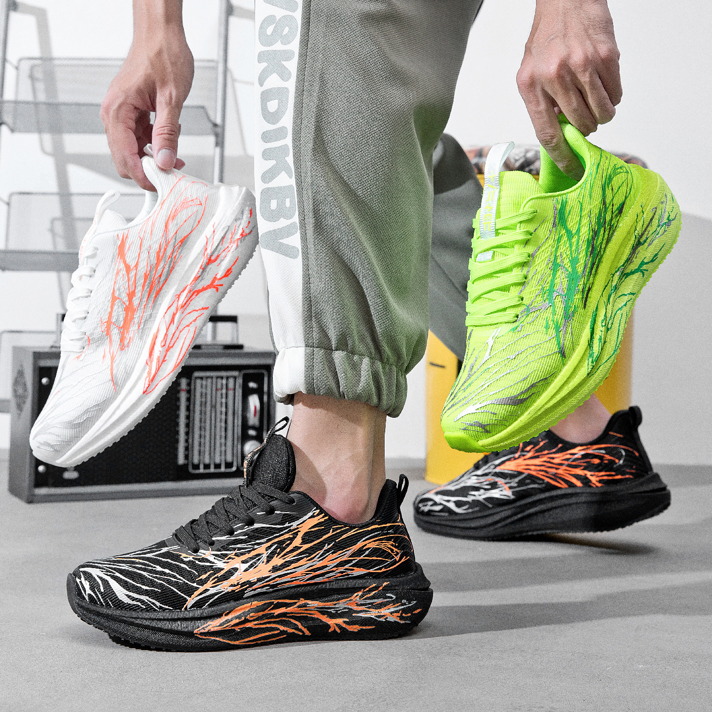 Fashion Designer Basketball Shoes for Men And Women Light Weight Thick Bottom Mesh Breathable Running Shoes Sneakers