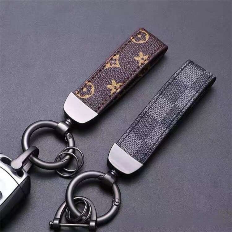 Trendy Brand Presbyopic Leather Men's Keychain Car Waist Hanging Horseshoe Buckle Durable and Wear-resistant