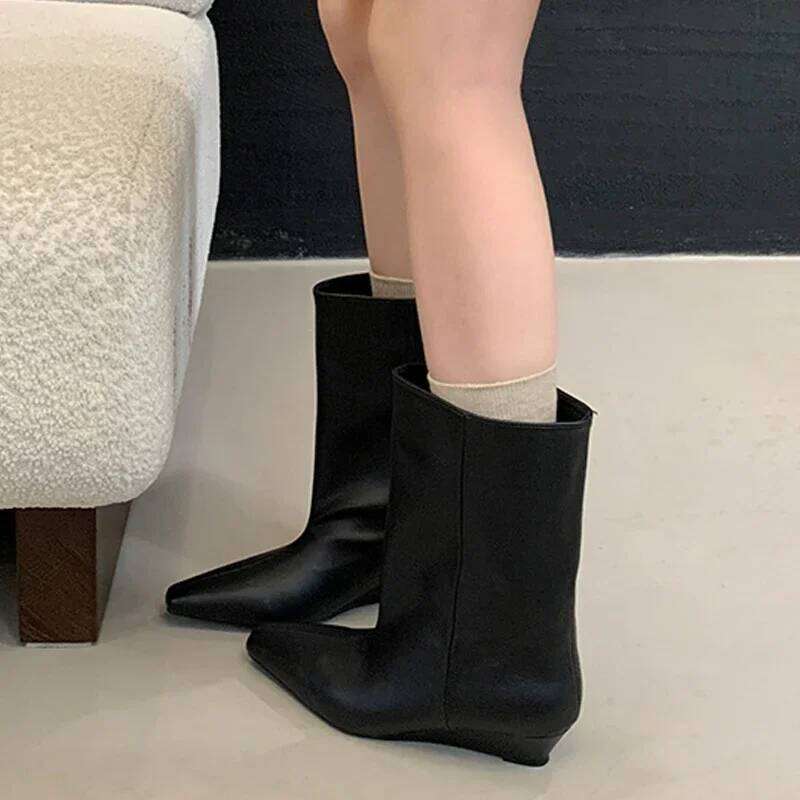 2026 Fashion Soft Leather Pointed Toe Women Ankle Boots Designer Vintage Wedges Heel Concise Shoes Modern Ladies Botas