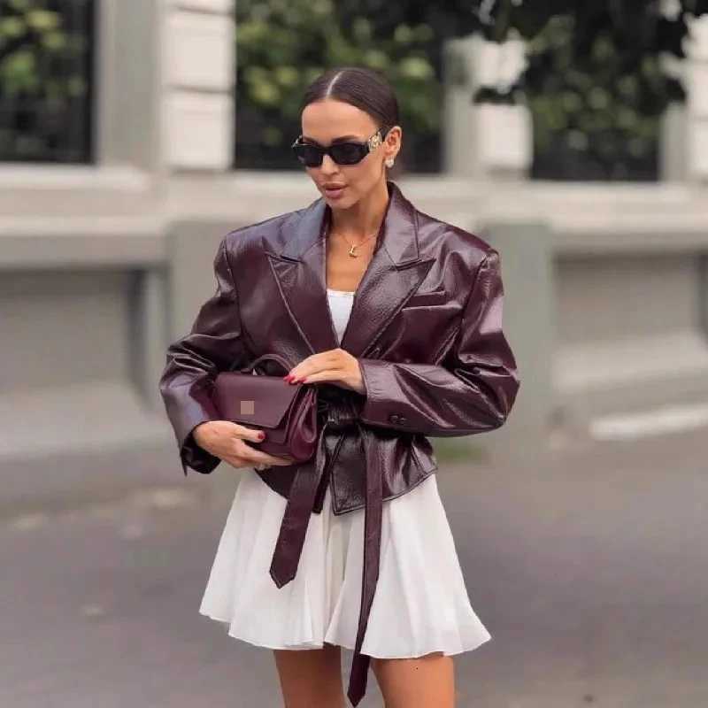 New in Jackets Retro PU Leather Lapel Short Jacket Women Fashion Waistcinching Brown Jacket with Belt Long Sleeves Womens CoatT251017