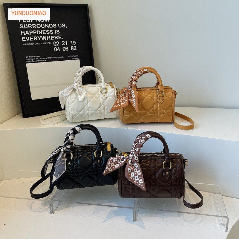 Autumn and winter new designer bag luxury handbag new women's shoulder bag versatile commuting bag fashionable Boston bag women's shoulder b