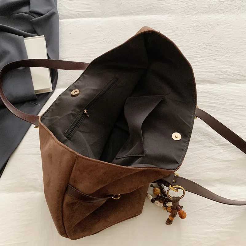 LEFTSIDE Wen Large Capacity Suede Shoder Bag 2025 Winter Soft Tote Bag Luxury Designer Fem High Capacity Brand Handbags D251017